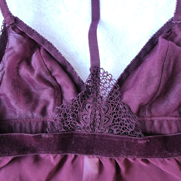 Lingerie - Picture 8 of 9